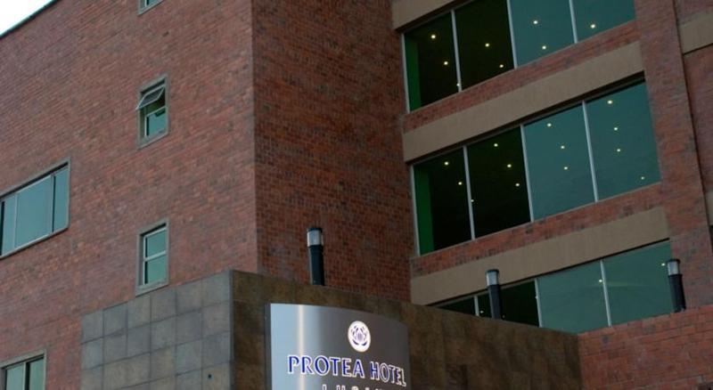 Protea Hotel By Marriott Лусака Екстер'єр фото
